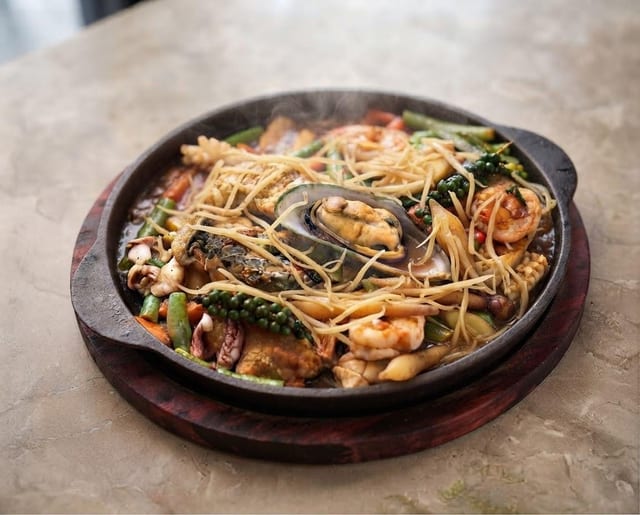 Pad Chaa (Do Forget to Order Rice).